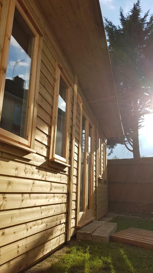 Urban Log Cabin Near Zone 2 Tube Londyn Zewnętrze zdjęcie